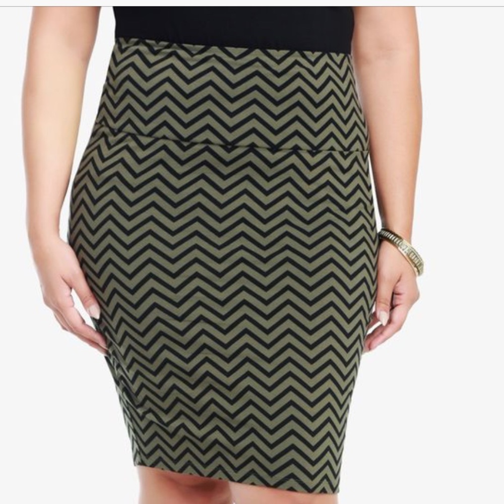 NWT TORRID chevron skirt